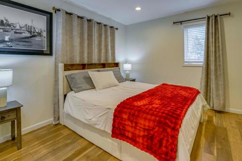 < 1 Mi to Oakland University: Cozy Retreat w/ Yard in Auburn Hills