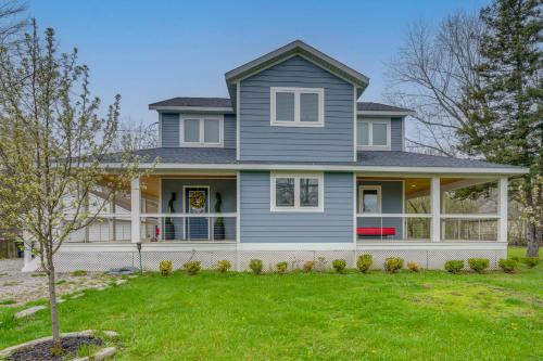 < 1 Mi to Oakland University: Cozy Retreat w/ Yard in Auburn Hills