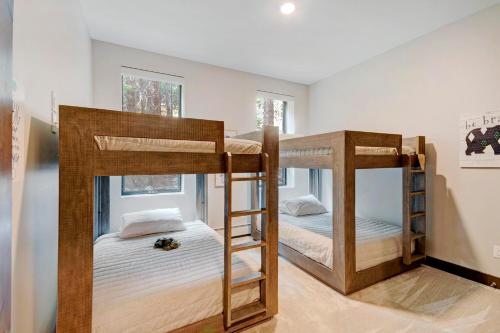 New Ski In Out Luxury Loft #103 - Hot Tub, Gym, Great Views - 500 Dollars Of FREE Activities & Equipment Rentals Daily in Winter Park, USA