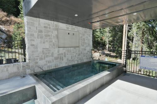 New Ski In Out Luxury Loft #103 Hot Tub Gym Views - FREE Activities & Equipment Rentals Daily - image 11