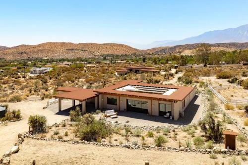 Masseria Solara - Desert Design Retreat with Pool, Hot tub & Views