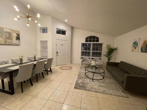 Gone 2 Florida Vacation Homes – Orlando, FL