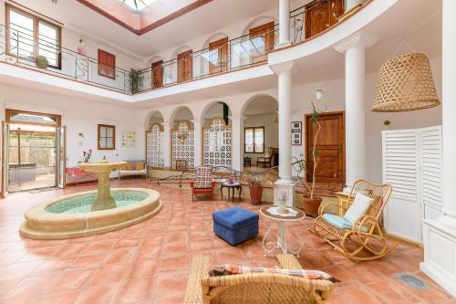 La Villa BOLERO AVEC PISCINE in Saint-Cyr-sur-Loire