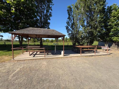 Balkons/terase, Gîte rural spacieux avec piscine (Gite rural spacieux avec piscine) in Nuille-sur-Vicoin