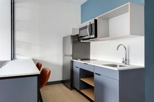 ห้องครัว, StudioRes by Marriott Louisville East in ดักลาส ฮิลล์
