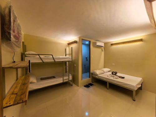 Colonial Inn - Colon & Borromeo Streets, Cebu City near Taboan Piac