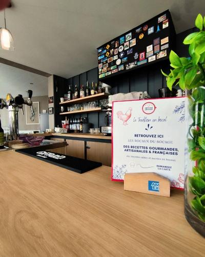 Bar/lounge, The Originals Access, Hotel Le Canter Saumur in Saint-Hilaire-Saint-Florent