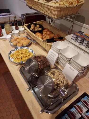 Food and beverages, The Originals Access, Hotel Le Canter Saumur in Saint-Hilaire-Saint-Florent