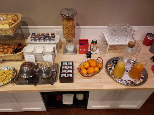 Food and beverages, The Originals Access, Hotel Le Canter Saumur in Saint-Hilaire-Saint-Florent