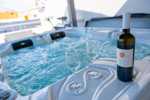 Downtown Luxury Apartments with Hot Tub - Vodice