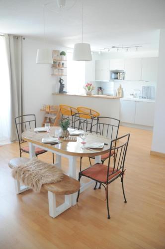 Kitchen, A 8min du parc LE PAL Le cocon de Kenna in Dompierre-Sur-Besbre