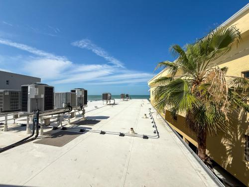 1br 1b - 3rd Floor - King - Surf Song #335 in Madeira Beach (Florida)