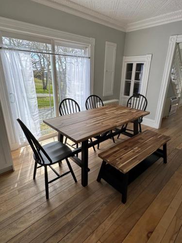 Breakwater Lodge in Lower Woods Harbour (NS)