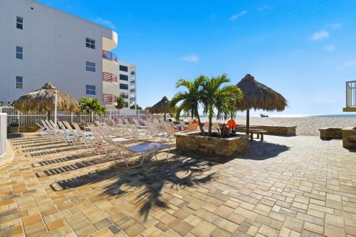 1br 1b - 3rd Floor - King - Surf Song #335 in Madeira Beach (Florida)