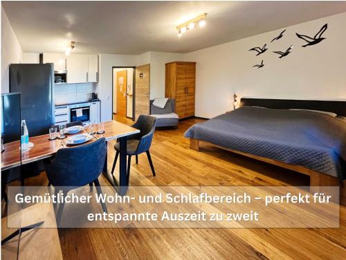 Ruhige Ferienwohnung Seemöwe mit Balkon - ideal für Paare & Radurlauber in Radolfzell am Bodensee, Deutschland
