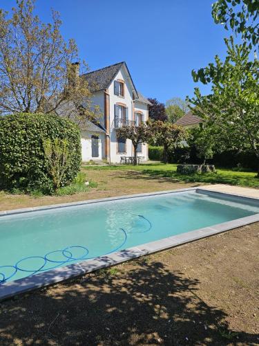 Peldbaseins, Maison Valentine in Marcoles