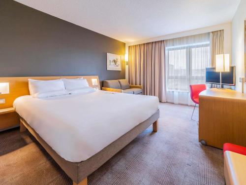 Exterior view, Novotel Southampton Hotel in Southampton