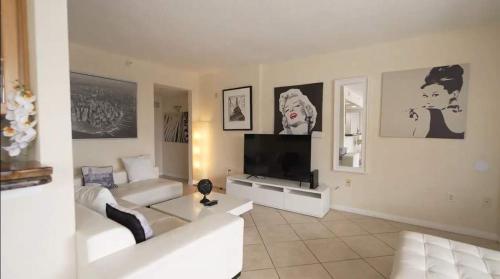 Lovely Clearwater Ocean Front Great Location 2BD in Clearwater Beach, USA