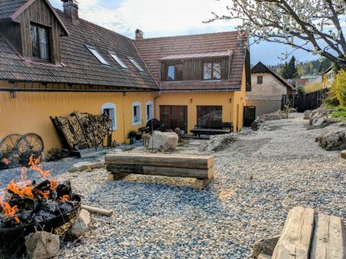 Viesnīcas āriene, Jevany Four Bedroom Luxury Villa by the Lake with Infrasauna and Grill in Jevany
