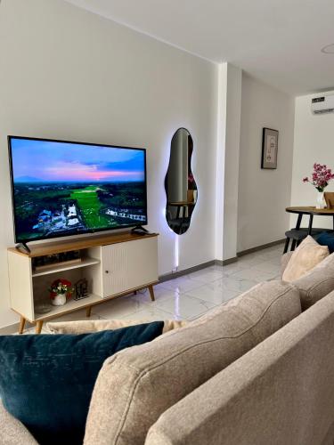 Exclusivo Departamento en vía a la costa, 2 Hab, Parqueo Privado