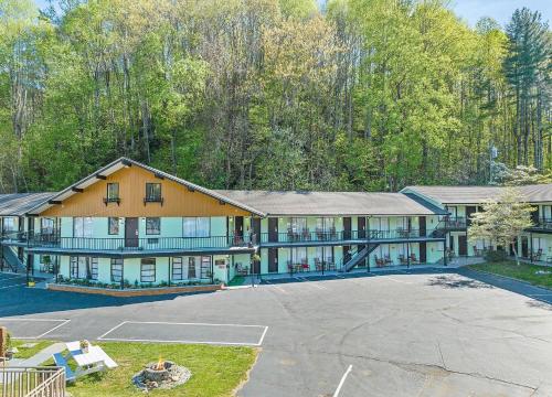 Castlewood Inn - image 14