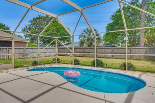 Pool Days! Family Getaway Near Pensacola Beach in Gulf Breeze (Florida)