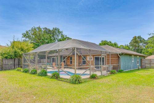 Pool Days! Family Getaway Near Pensacola Beach in Gulf Breeze (Florida)