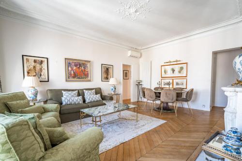 Elegant Luxury Apartment on Champs Elysees - image 5