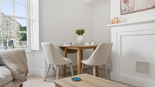 The Nook - 1 Bed apartment, Central Tetbury, King Bed, Coffee Bar in Tetbury
