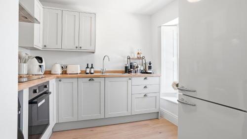 The Nook - 1 Bed apartment, Central Tetbury, King Bed, Coffee Bar in Tetbury