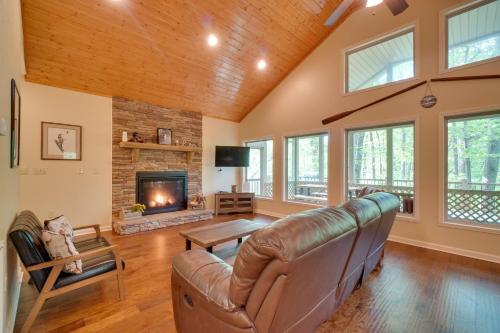 3 Mi to Marina on Dale Hollow Lake! Cabin Getaway in Albanija (KY)