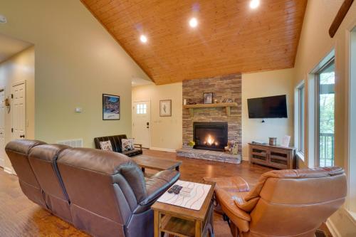 3 Mi to Marina on Dale Hollow Lake! Cabin Getaway in Albanija (KY)