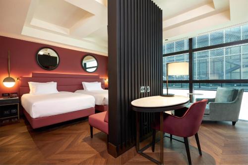 room detail thumbnail 1