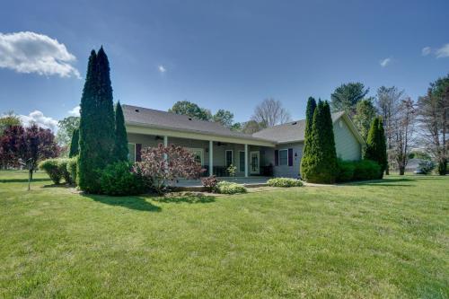 4 Mi to Dale Hollow Lake! Countryside Retreat in Albanija (KY)