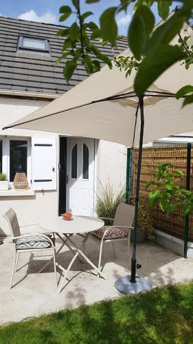 Maison Auguste - cosy - terrasse gîte à louer Néry