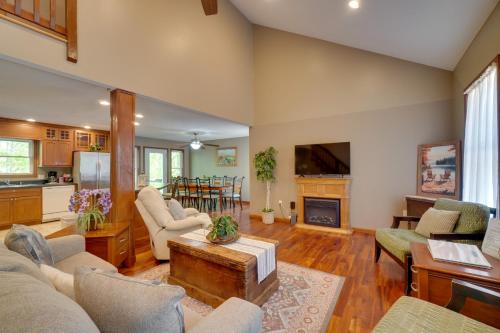 Hot Tub, Grills & Deck! Home Near Dale Hollow Lake in Albanija (KY)