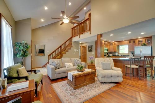 Hot Tub, Grills & Deck! Home Near Dale Hollow Lake in Albanija (KY)
