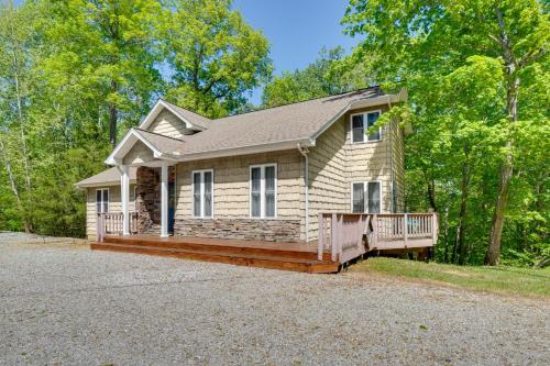 Hot Tub, Grills & Deck! Home Near Dale Hollow Lake in Albanija (KY)