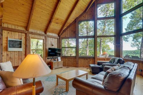 Hot Tub & Games! 'The Retreat' on Dale Hollow Lake in Albanija (KY)
