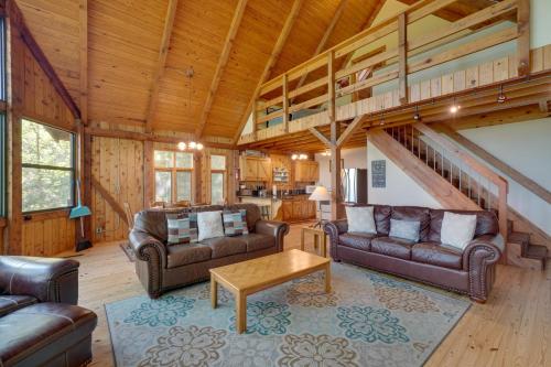 Hot Tub & Games! 'The Retreat' on Dale Hollow Lake in Albanija (KY)