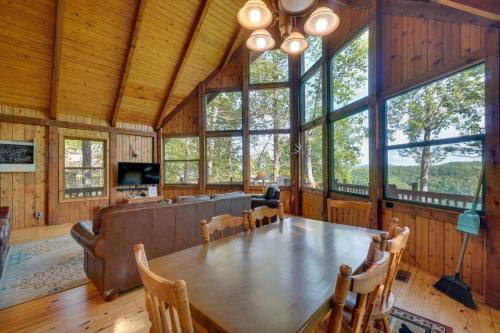 Hot Tub & Games! 'The Retreat' on Dale Hollow Lake in Albanija (KY)