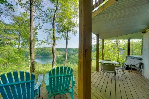 Hot Tub & Games! 'The Retreat' on Dale Hollow Lake in Albanija (KY)