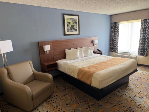 HOLIDAY LODGE HOTEL AND CONFERENCE CENTER in Oak Hill (WV)