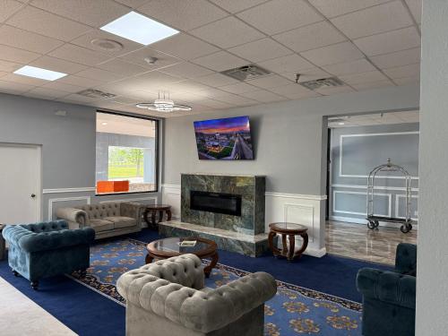 HOLIDAY LODGE HOTEL AND CONFERENCE CENTER in Oak Hill (WV)