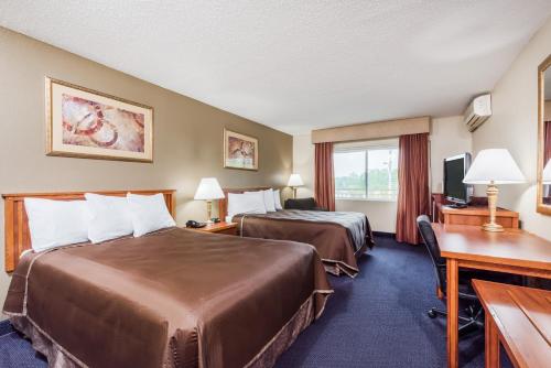 Red Carpet Inn Lancaster The 2-star Lancaster Amish Country Travelodge offers comfort and convenience whether youre on business or holiday in Lancaster (PA). The hotel offers a high standard of service and amenities to suit 