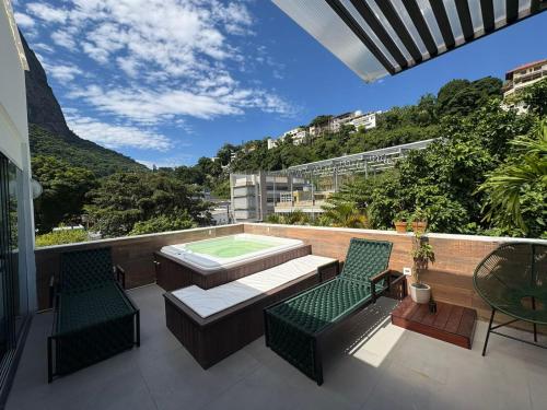 Hot tub, Recanto do Joa a calm and relaxing penthouse in Joatinga