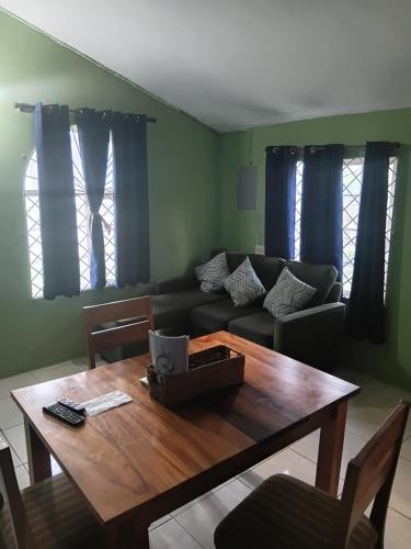 Cheerful 2-Bedroom Home in Falmouth Garden in 卡羅泉