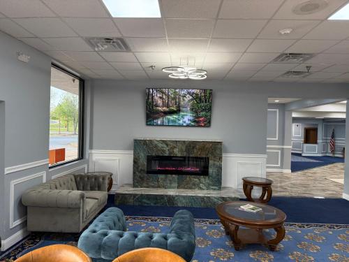 HOLIDAY LODGE HOTEL AND CONFERENCE CENTER in Oak Hill (WV)