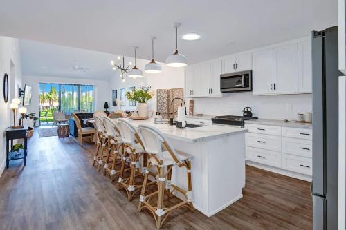 V3872 - Holly House in Palm Desert, USA