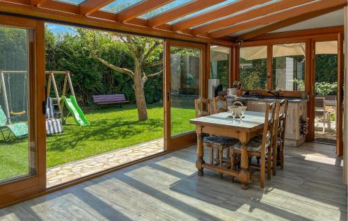 кухня, Stunning Home In Compans With Sauna in Грессі